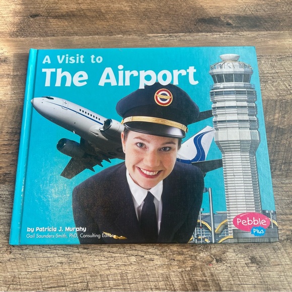 A Visit to the Airport by Patricia Murphy Hardback Children's Book - Picture 1 of 4